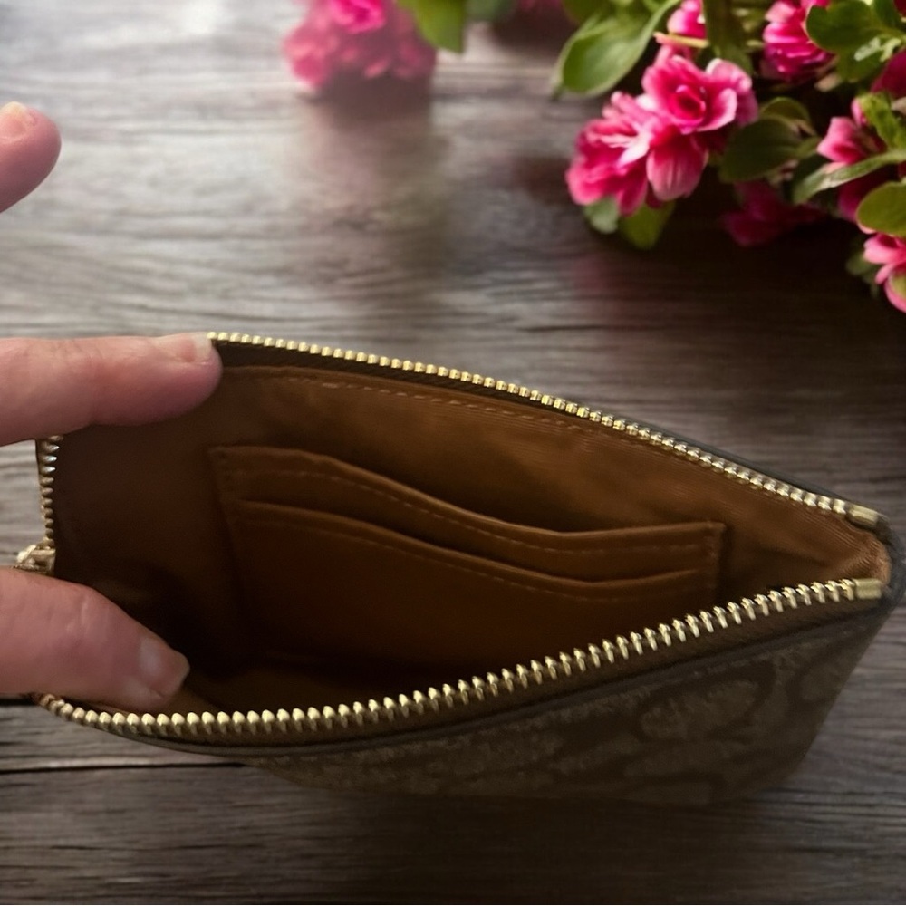 NEW WITH TAGS! $78 retail Coach Brown and Cream Wristlet - Picture 4 of 5